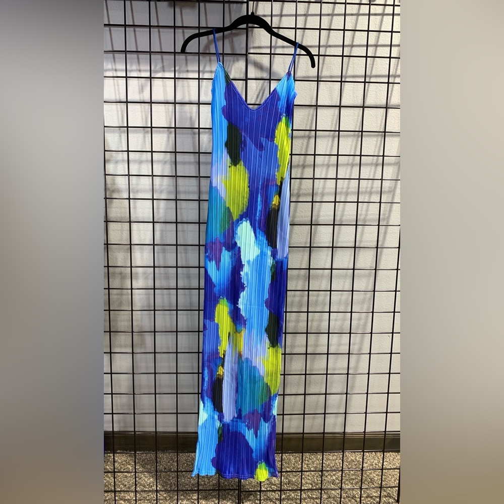 PrettyLittleThing Blue Multi-Color Pleated Maxi Dress